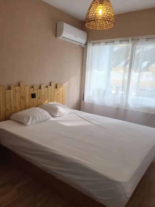 Superbe Apartement En Residence Avec Piscine Roses Esterno foto