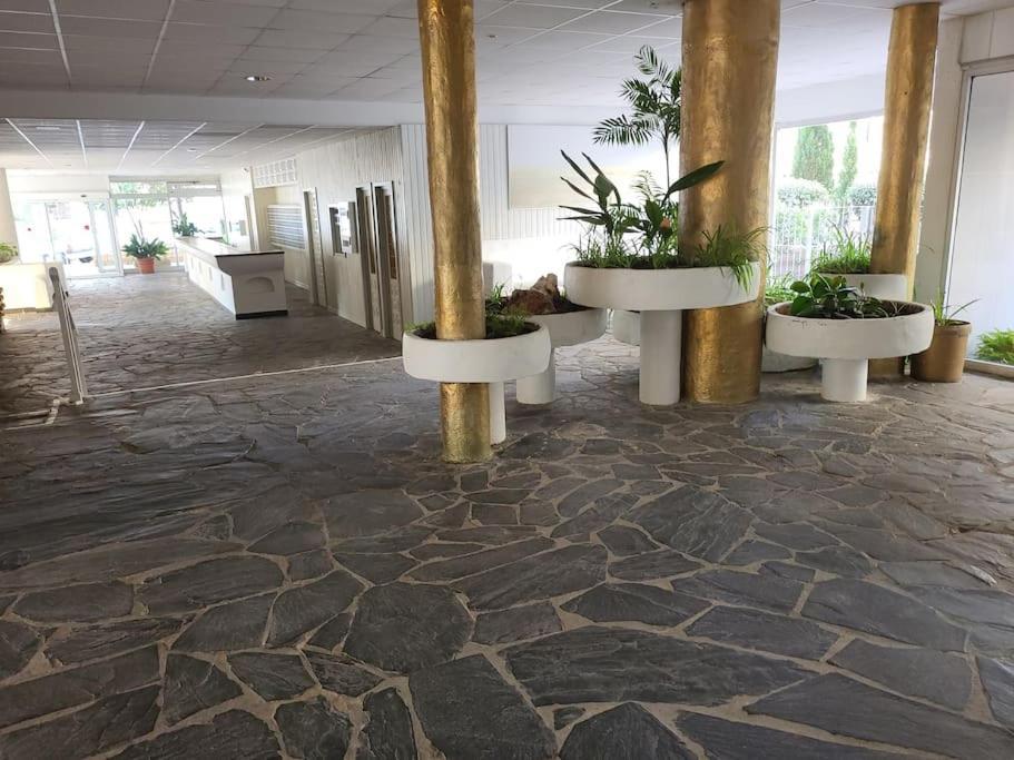 Superbe Apartement En Residence Avec Piscine Roses Esterno foto