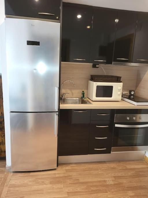 Superbe Apartement En Residence Avec Piscine Roses Esterno foto